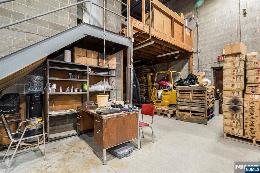 main property photo 28