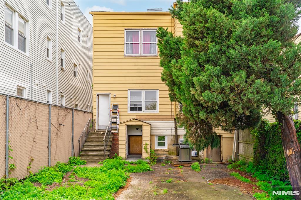 main property photo 19