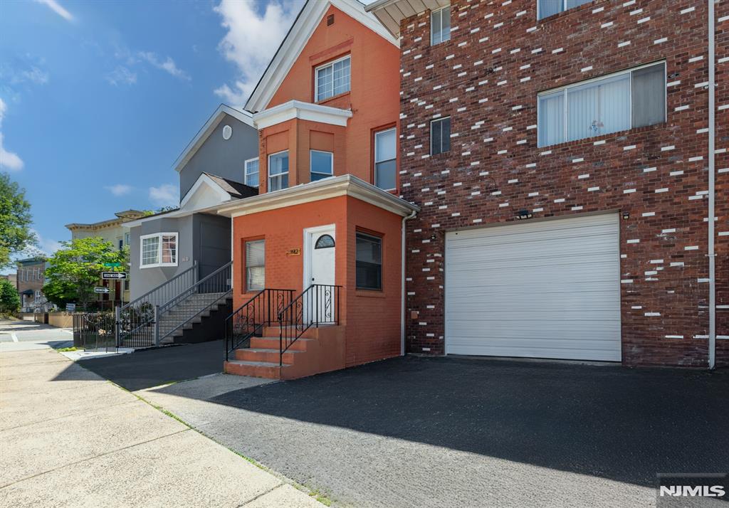 main property photo 12