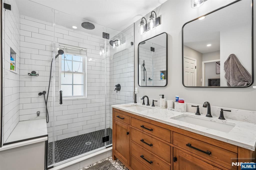 property viewer photo 16