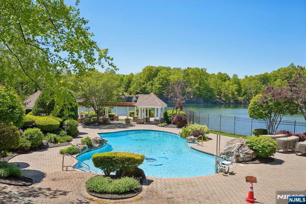 property viewer photo 32