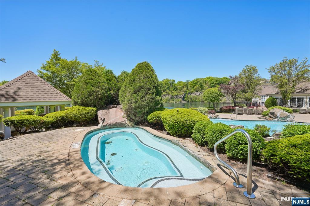 property viewer photo 33