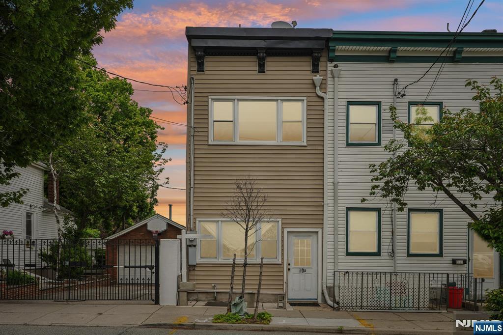 main property photo 28