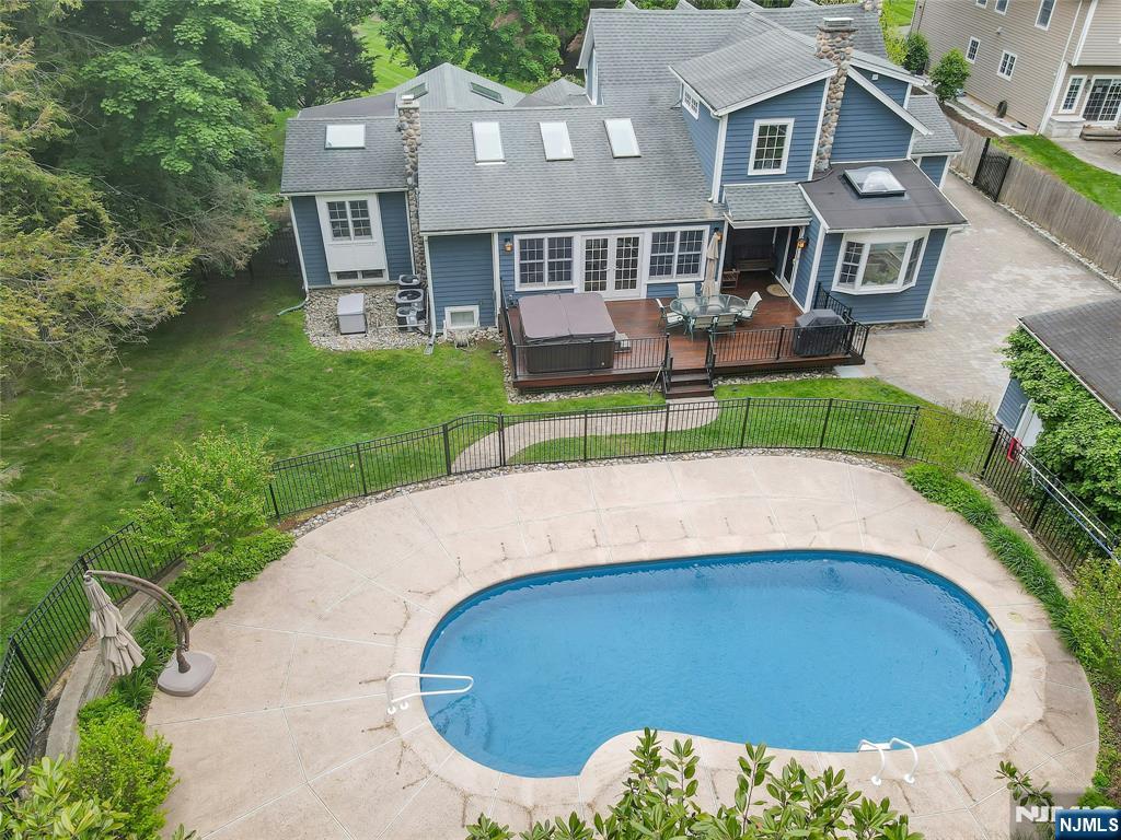 main property photo 34