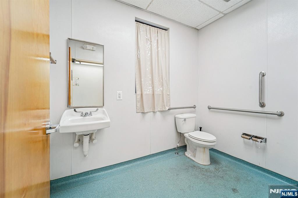 main property photo 10