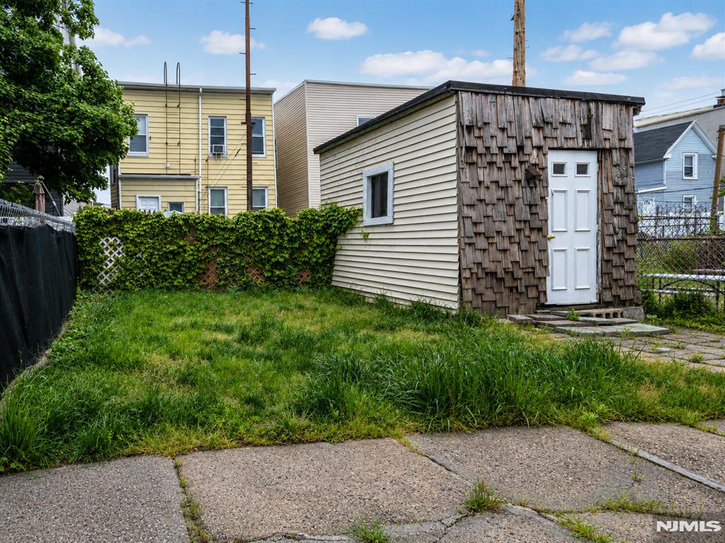 main property photo 17