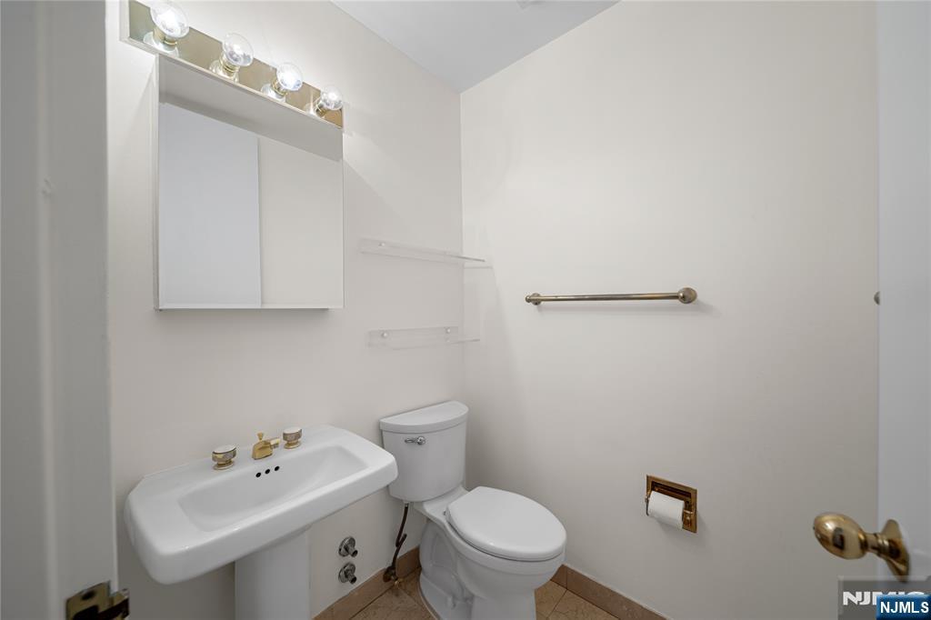 property viewer photo 10