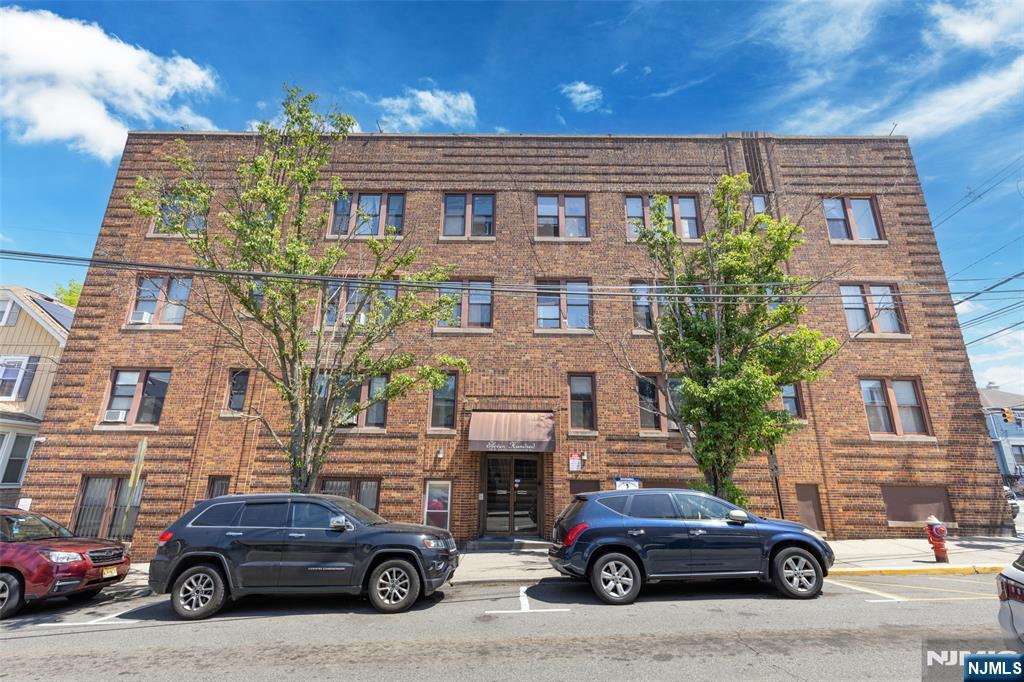 main property photo 13