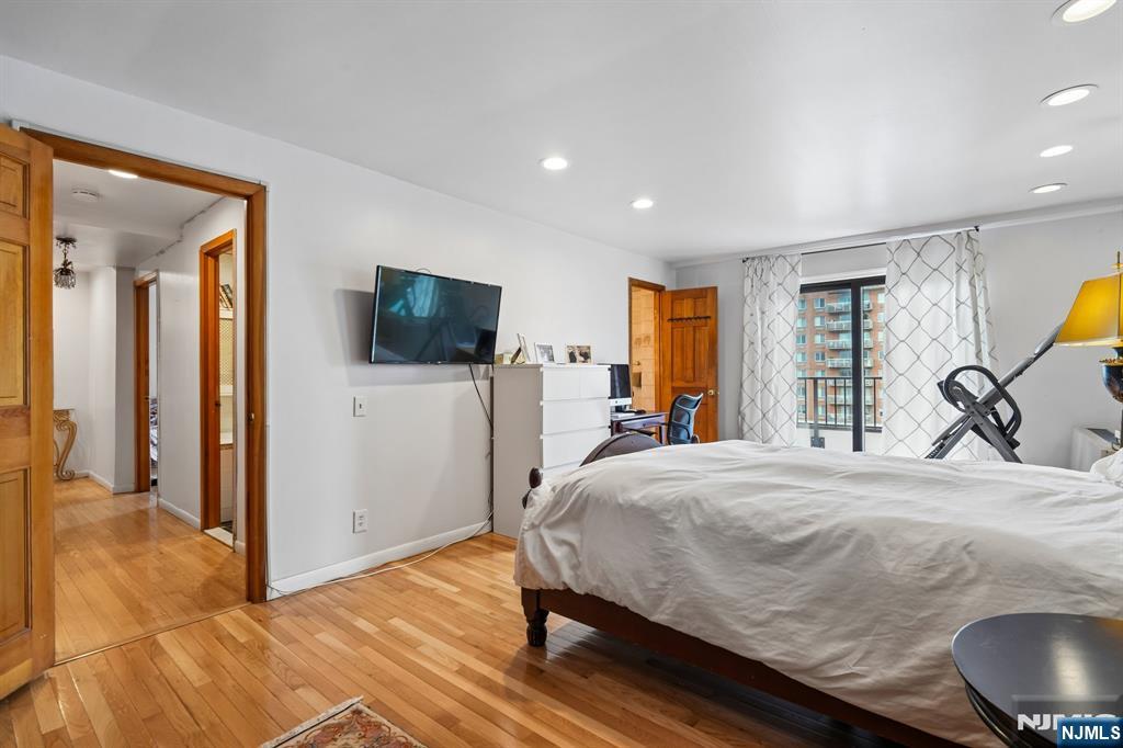 property viewer photo 16