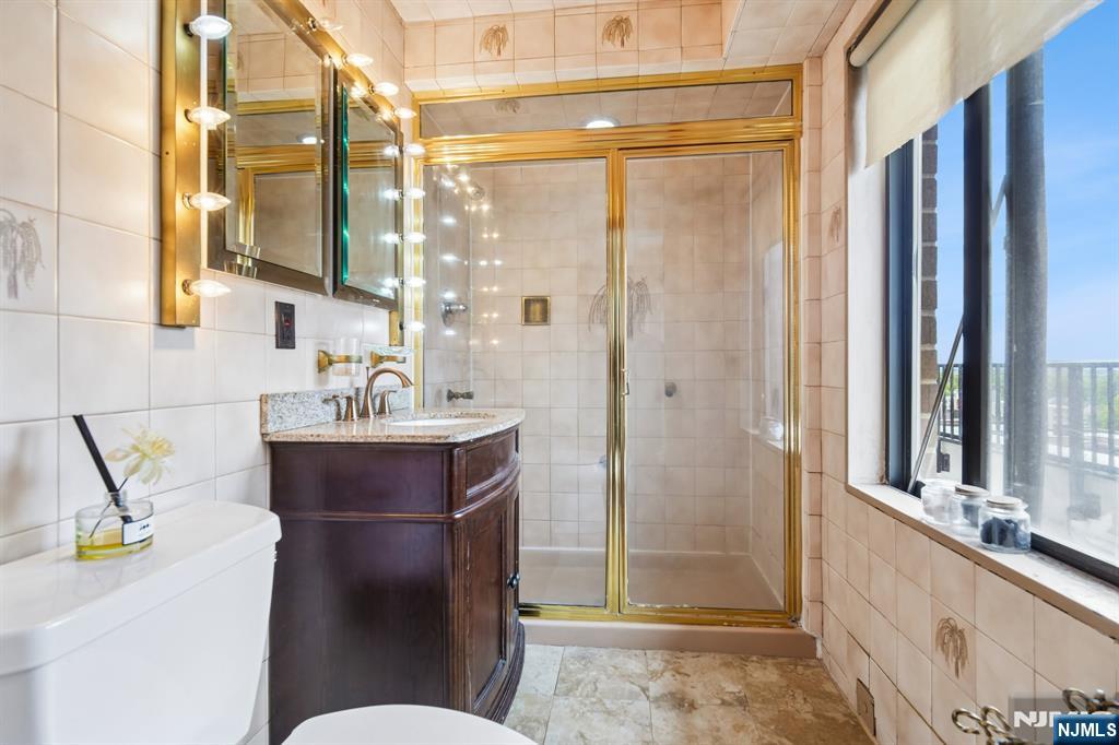 property viewer photo 18