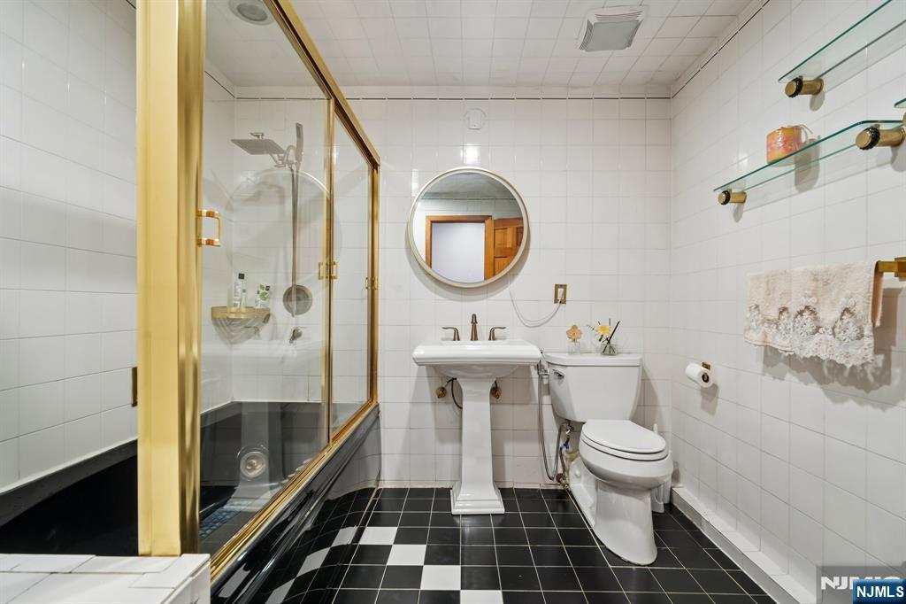 property viewer photo 19