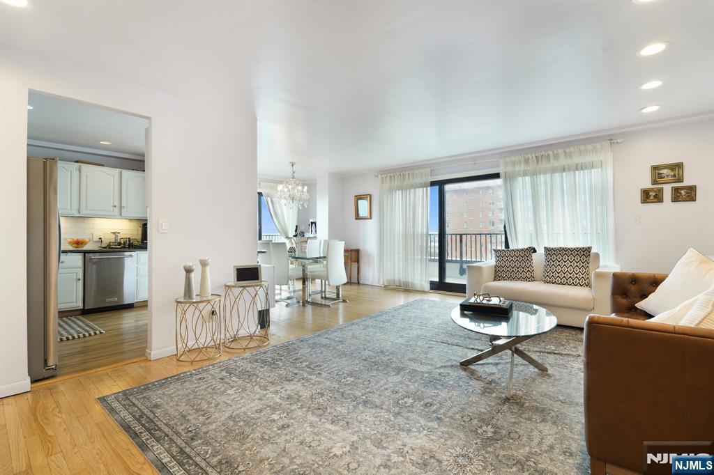 property viewer photo 2