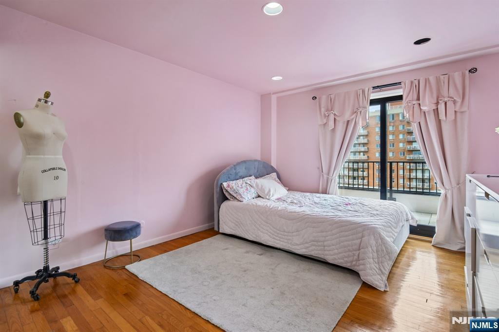 property viewer photo 23