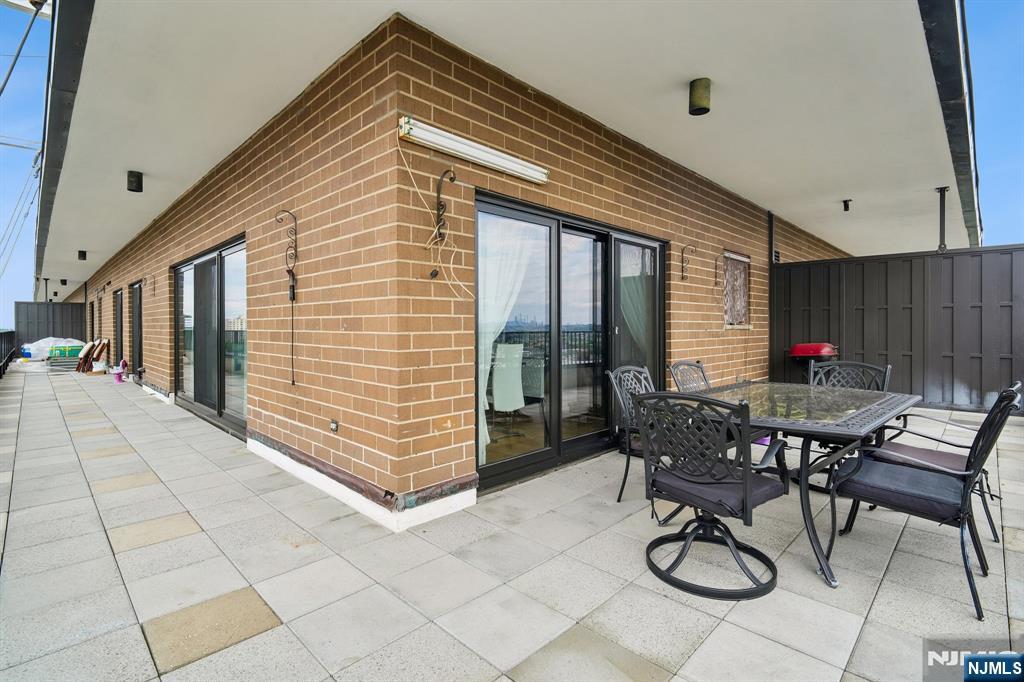 property viewer photo 25