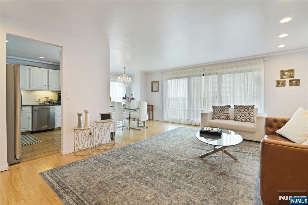 property viewer photo 3