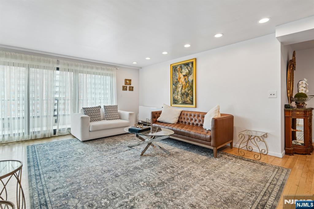 property viewer photo 4