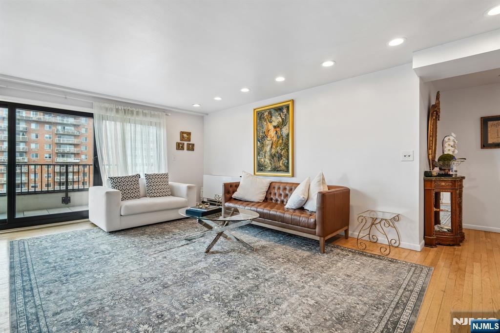 property viewer photo 5