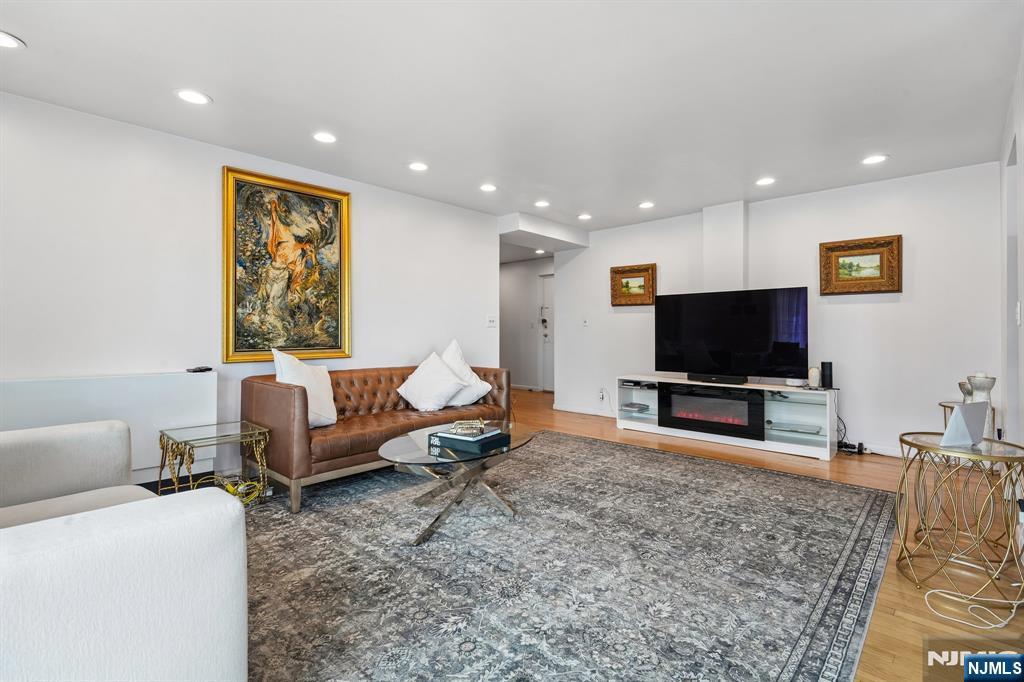 property viewer photo 6