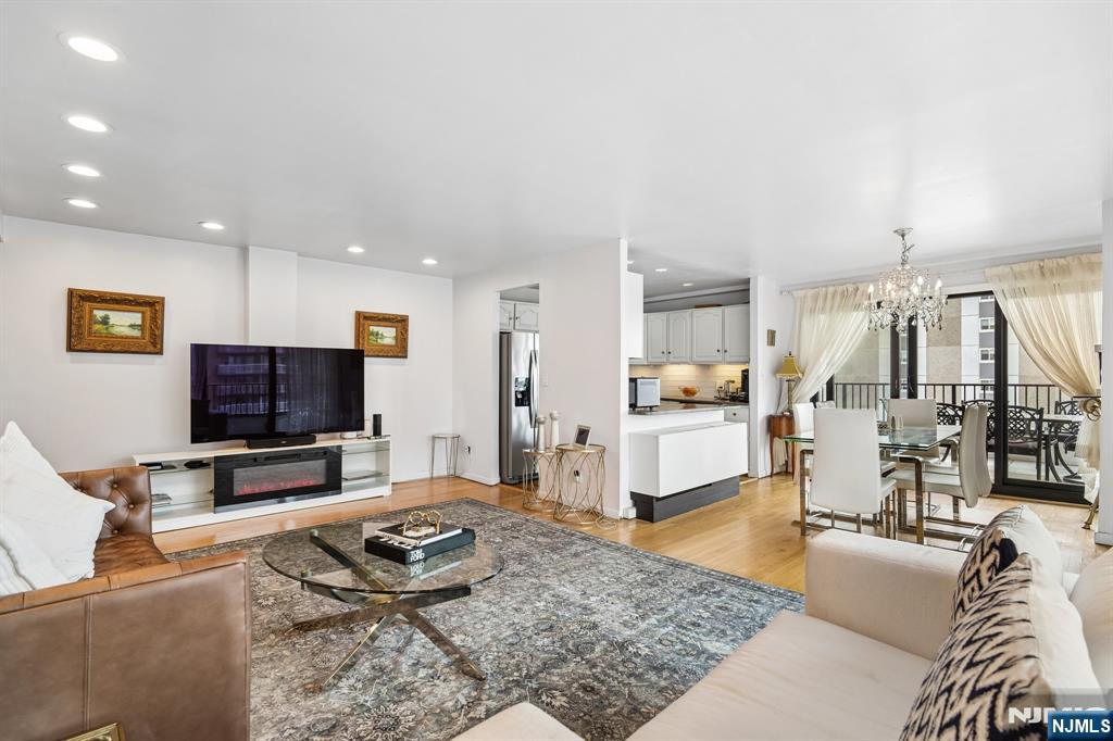 property viewer photo 7