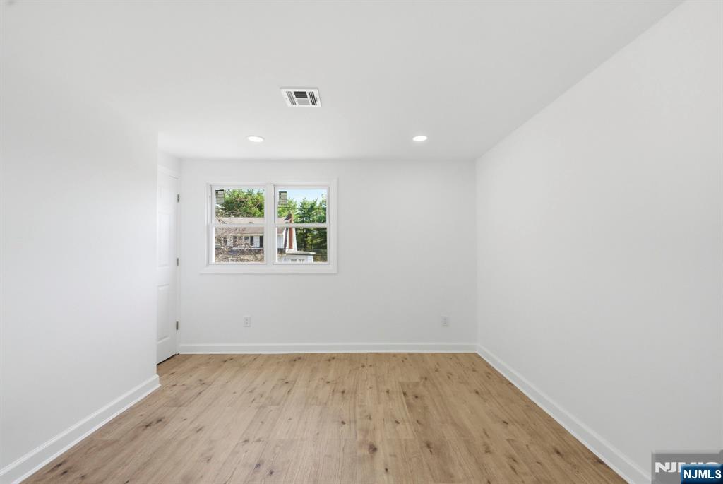 property viewer photo 14