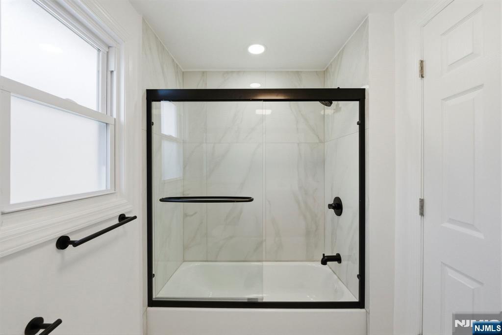 property viewer photo 17