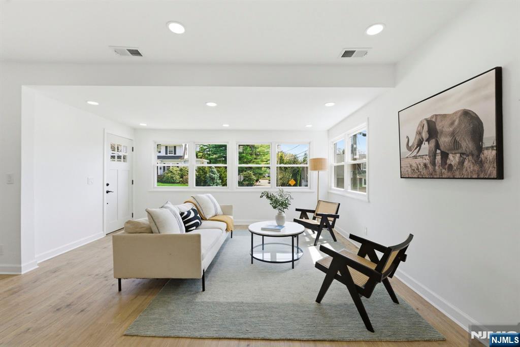 property viewer photo 3