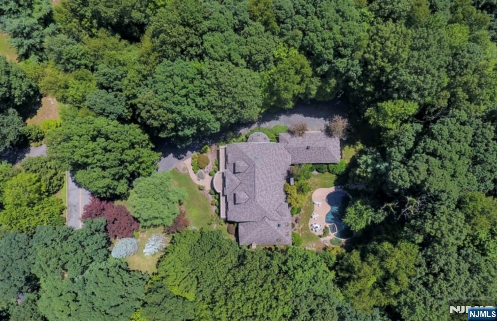 main property photo 40