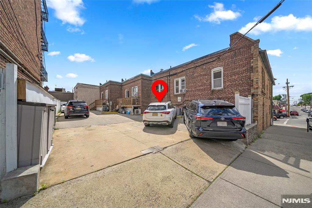 main property photo 16
