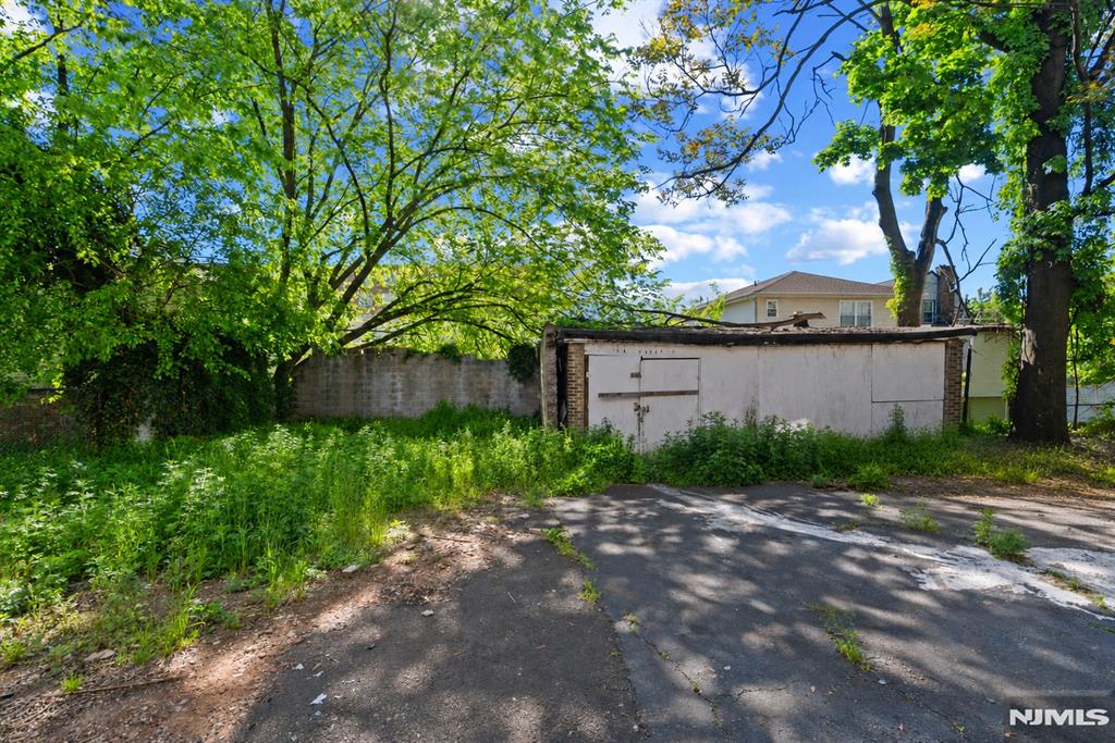 main property photo 17