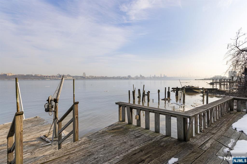 main property photo 40