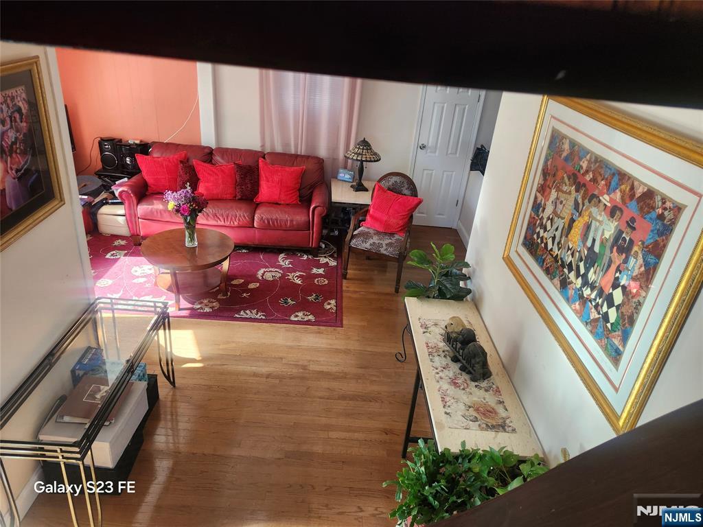 property viewer photo 1