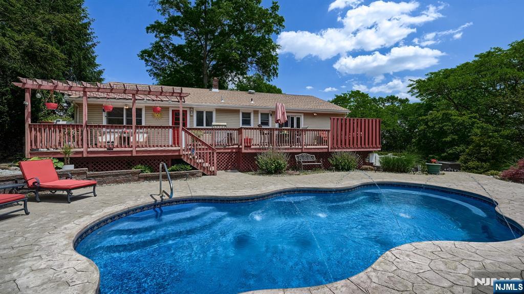 main property photo 23