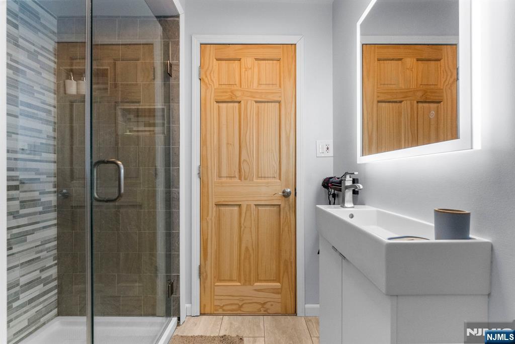 property viewer photo 16