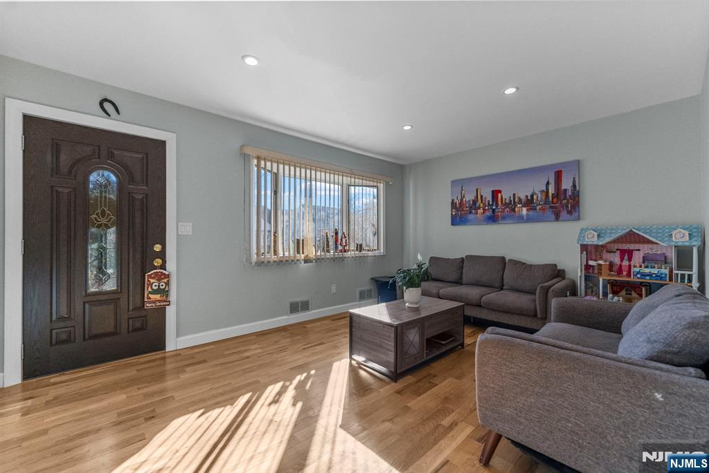 property viewer photo 2