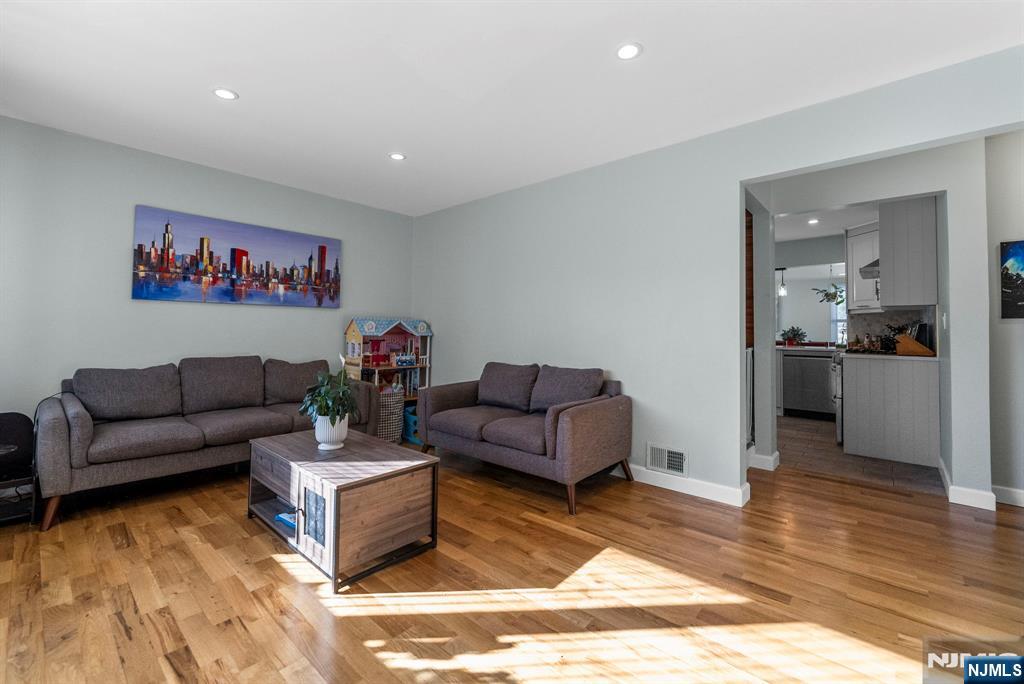 property viewer photo 3