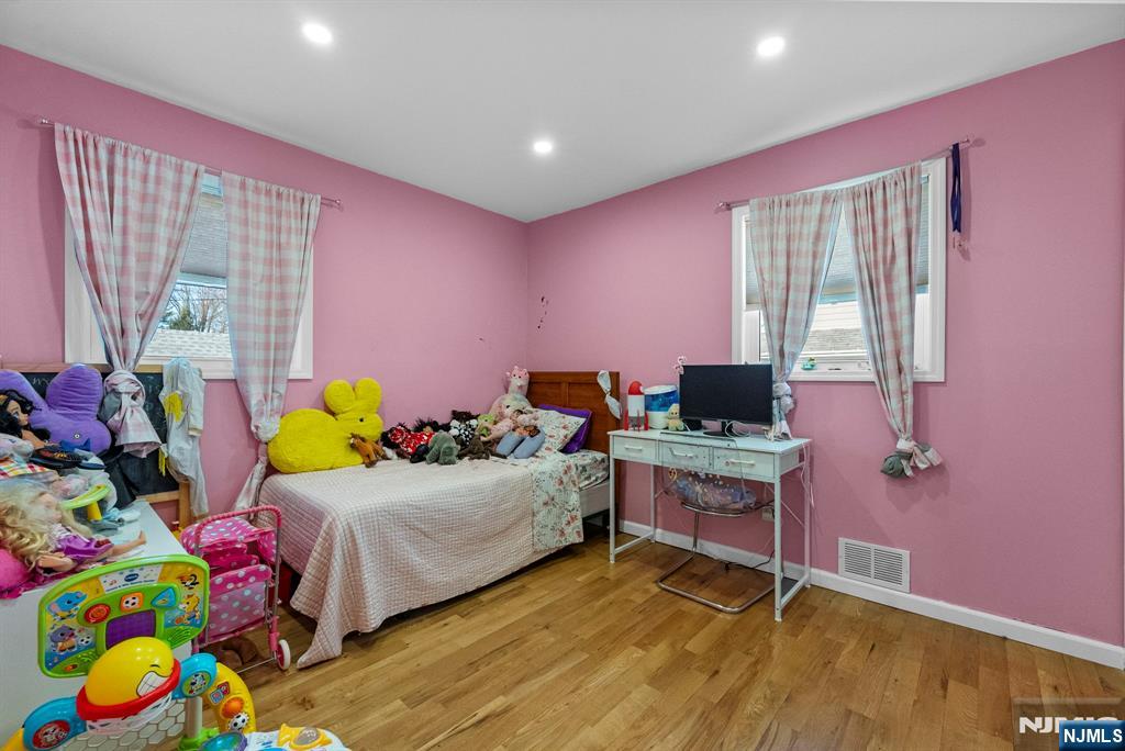 property viewer photo 9