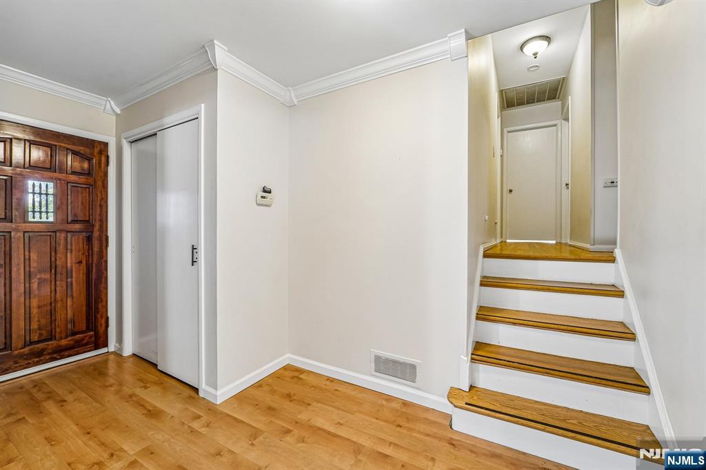 property viewer photo 1