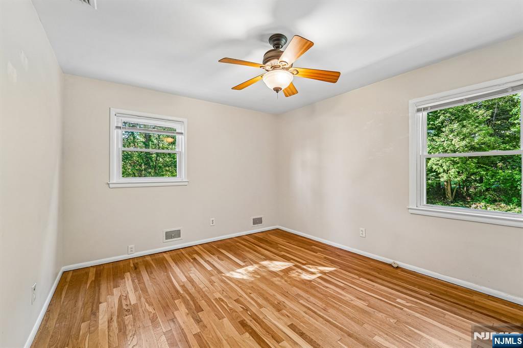 property viewer photo 16