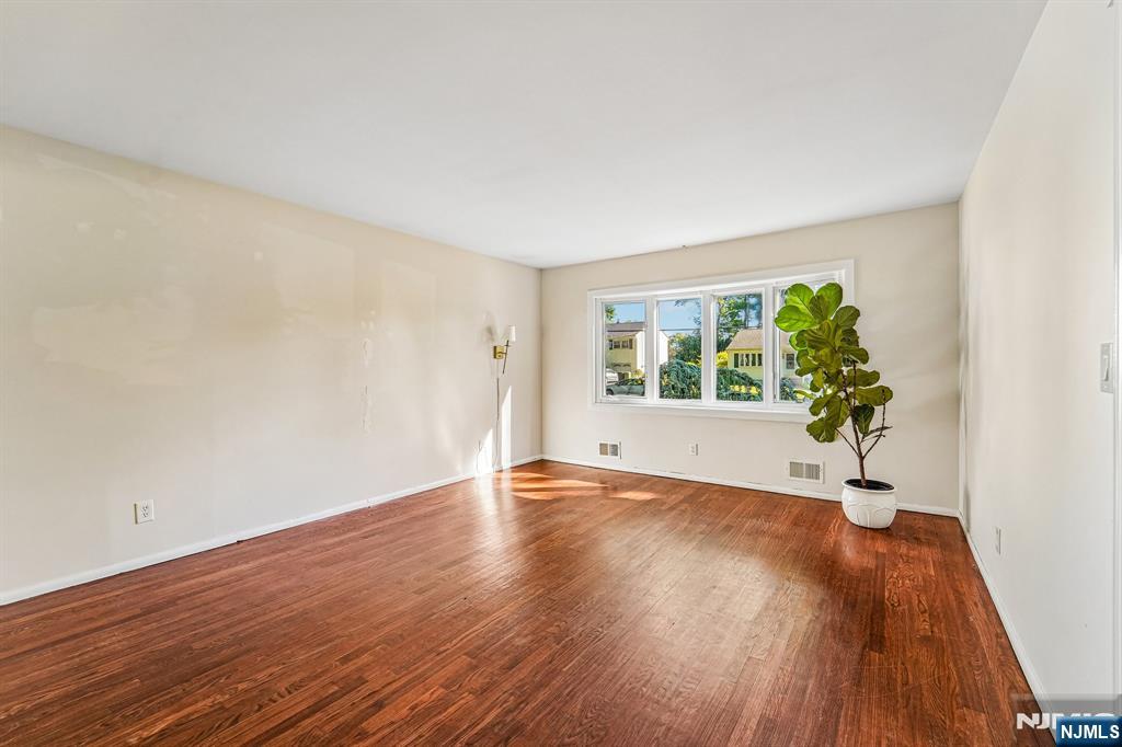 property viewer photo 3