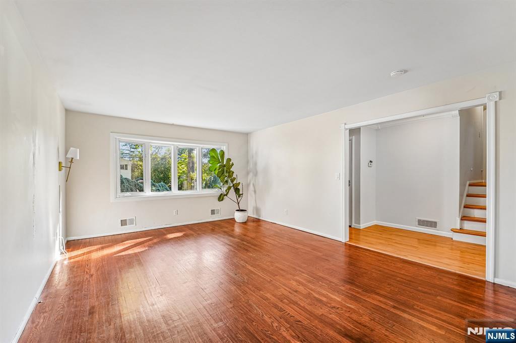 property viewer photo 4