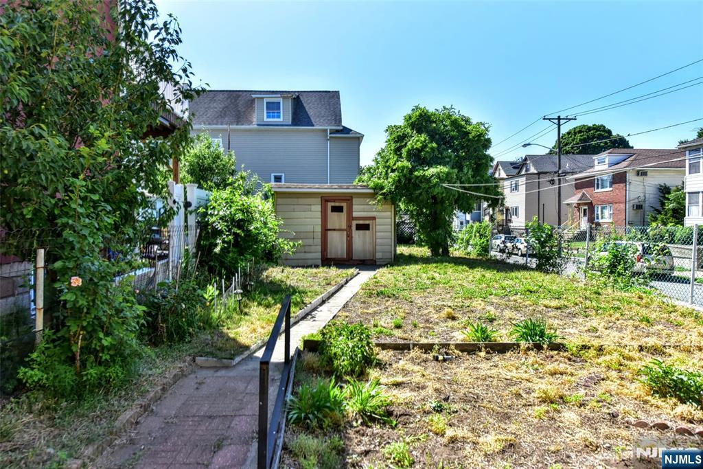 main property photo 28