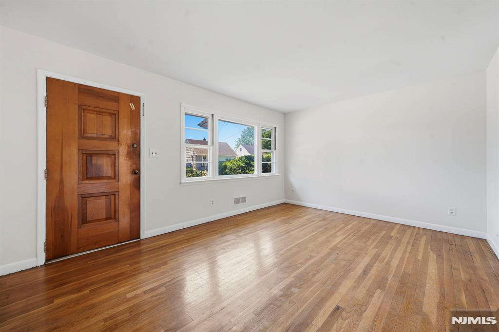 property viewer photo 2