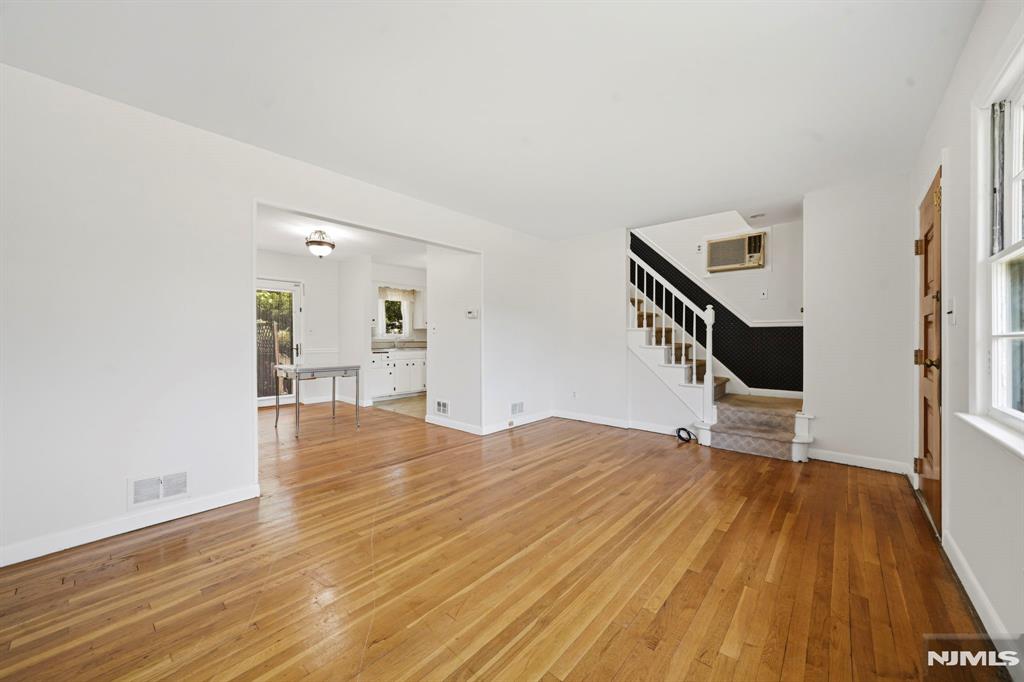 property viewer photo 3