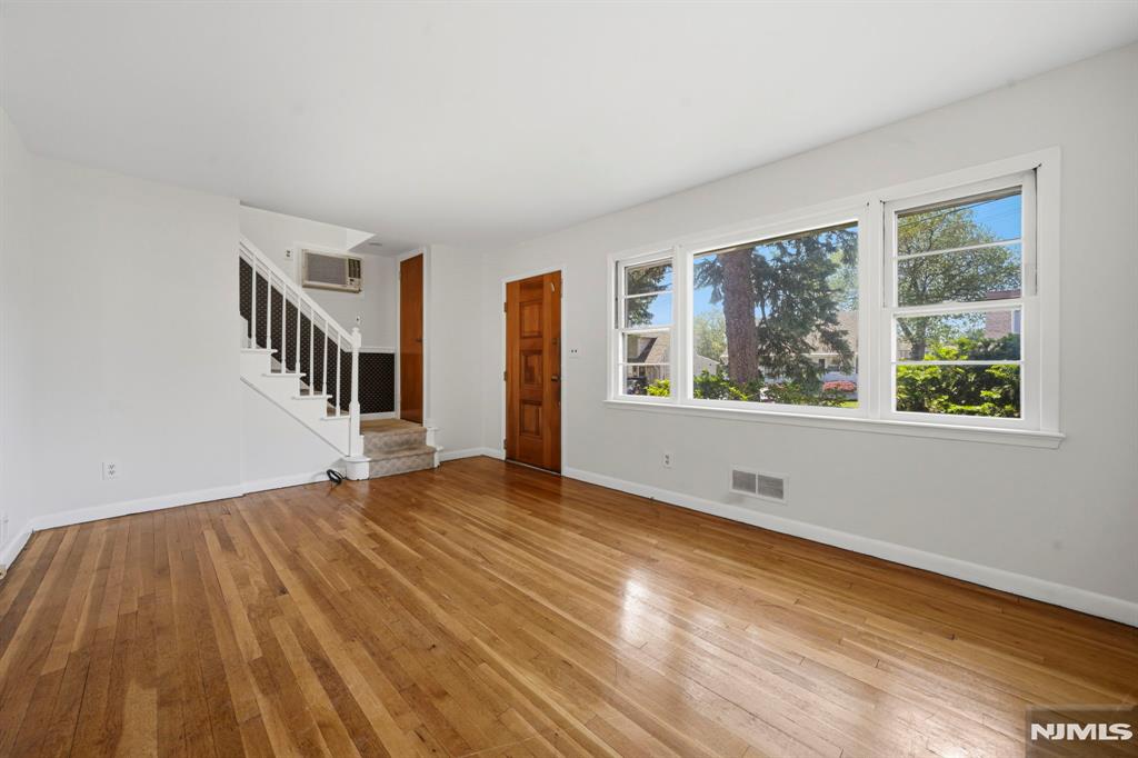 property viewer photo 4