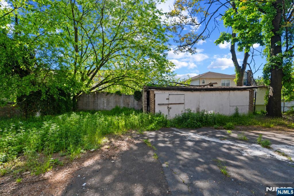main property photo 28