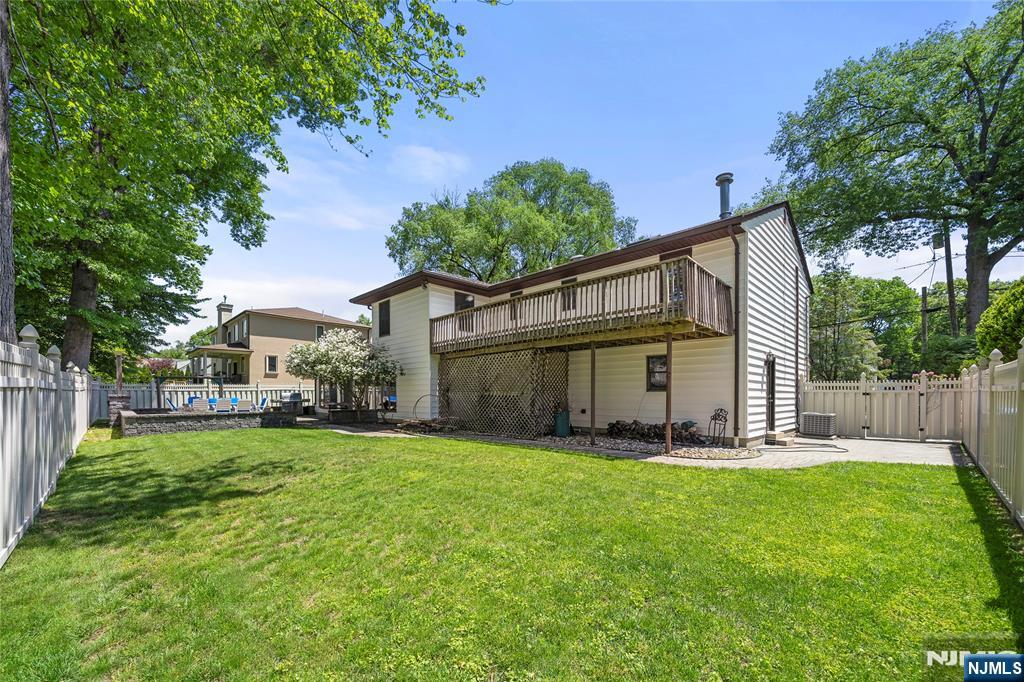 main property photo 30