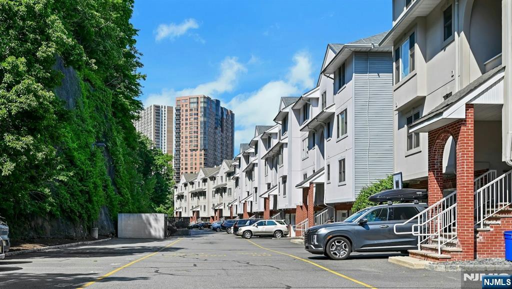 main property photo 31