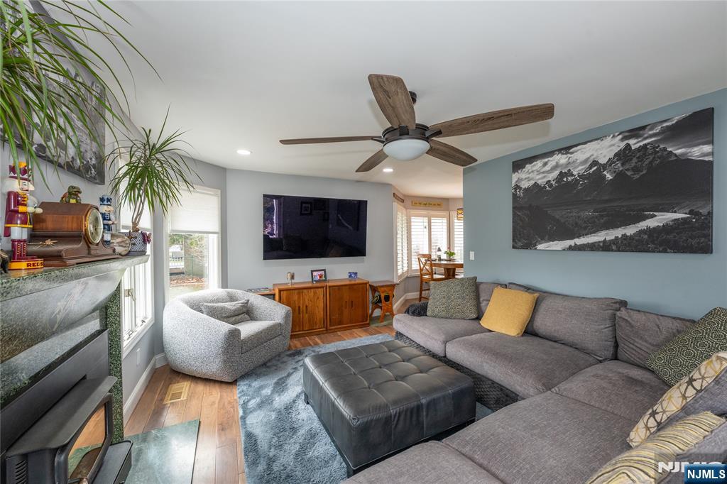 property viewer photo 13