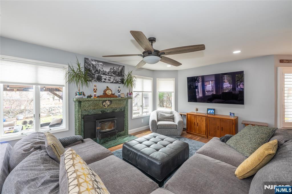 property viewer photo 14