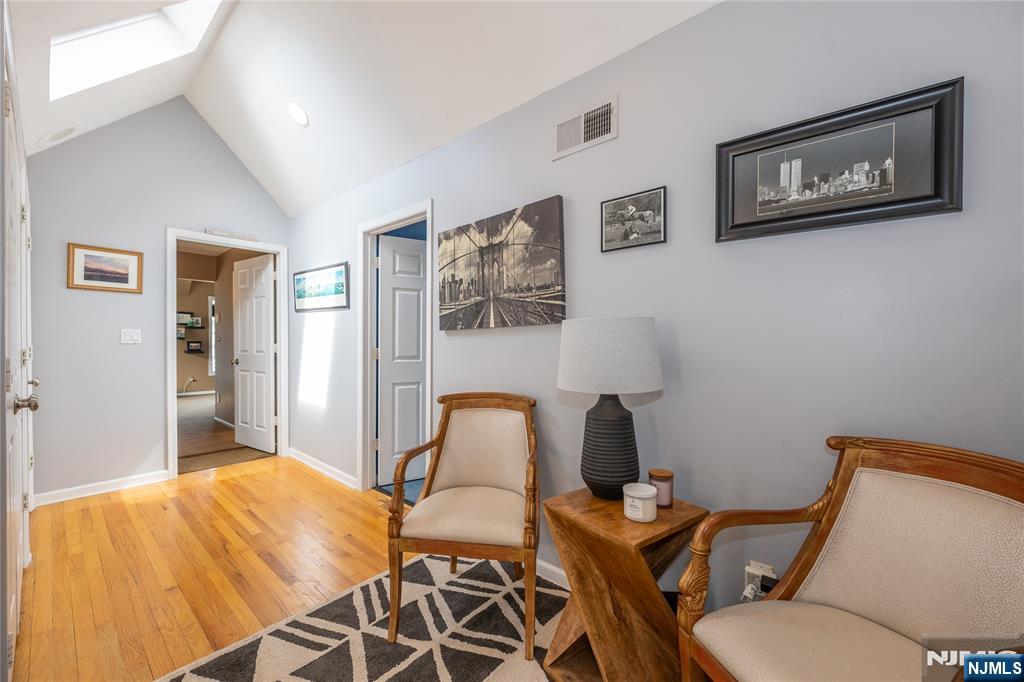 property viewer photo 16